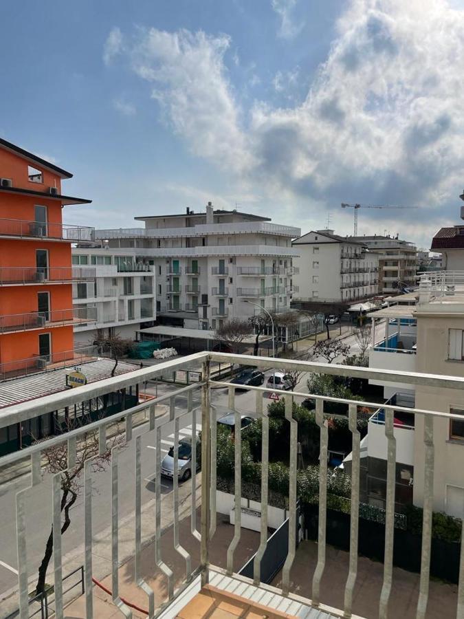 Condominio Michelangelo-Solo Per Famiglie- Walterigato Apartments Lido di Jesolo Exteriör bild