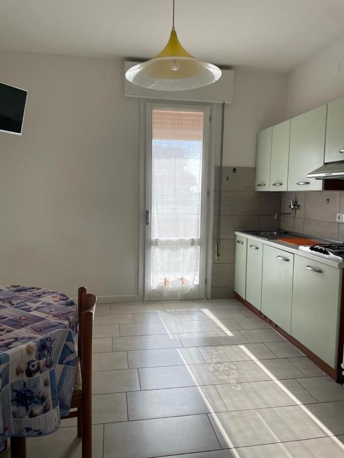 Condominio Michelangelo-Solo Per Famiglie- Walterigato Apartments Lido di Jesolo Exteriör bild
