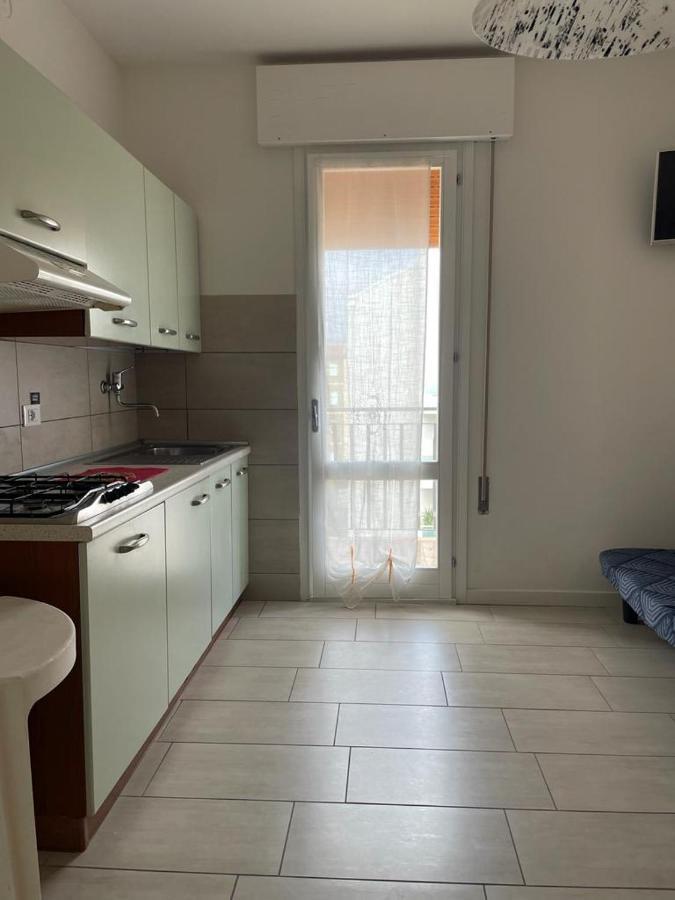 Condominio Michelangelo-Solo Per Famiglie- Walterigato Apartments Lido di Jesolo Exteriör bild